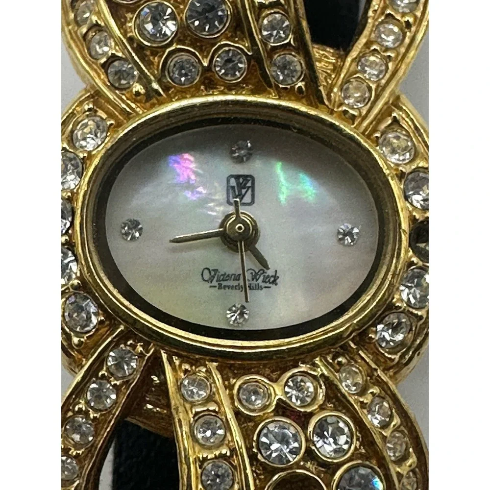 Victoria Wieck Womens Gold Tone B7712 Watch New Battery 8.25